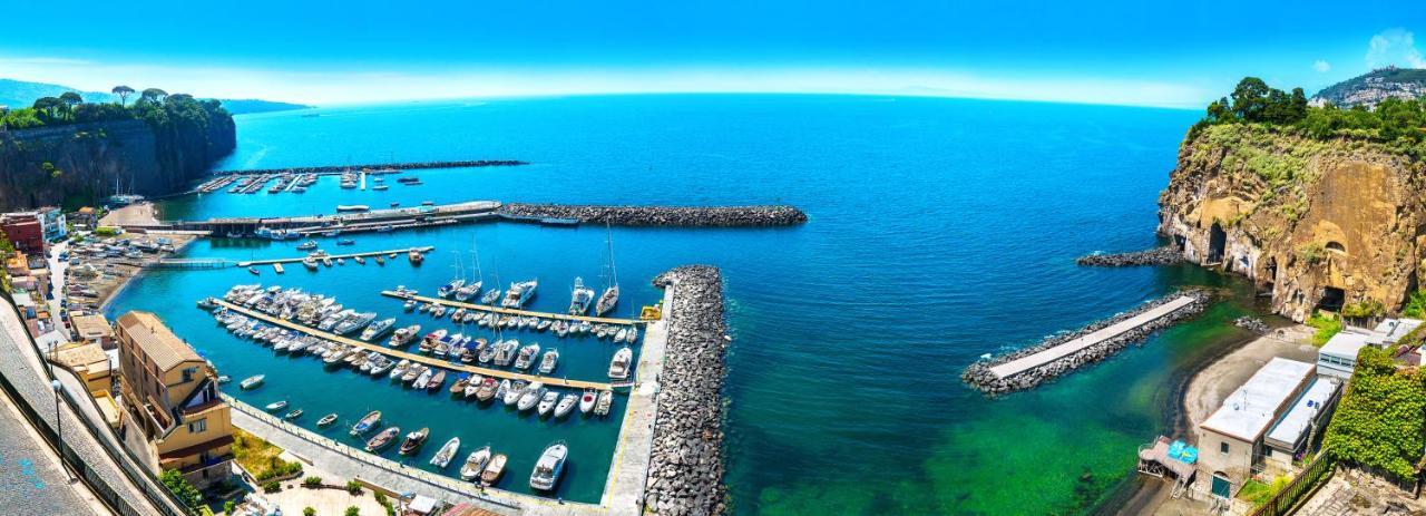 A Suites Σορέντο Εξωτερικό φωτογραφία